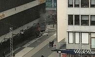 ストックホルムでトラック突っ込み3人死亡、首相「テロ攻撃か」