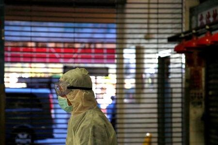 　８月７日、香港の林鄭月娥（キャリー・ラム）行政長官は、希望する居住者に対し無料で新型コロナウイルスの検査を行う方針を示した。写真は７月、香港で撮影（２０２０年　ロイター／Tyrone Siu）