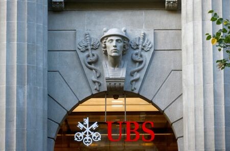 スイスの大手銀行ＵＢＳは、クレディ・スイス買収に伴うスイス政府の１００億ドルの損失保証を利用しない方針。資料写真、２０２２年１０月撮影（２０２３年　ロイター/Arnd Wiegmann）