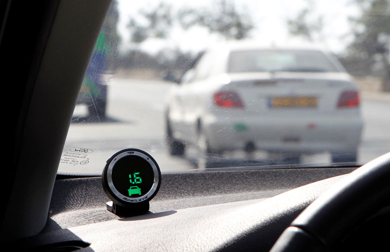イスラエルの運転支援システム会社モービルアイの製品（エルサレムにて）　Baz Ratner-REUTERS