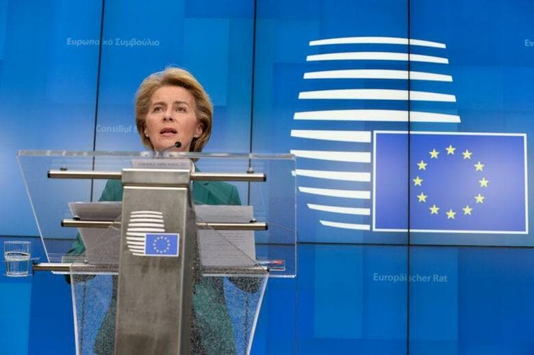 欧州連合（ＥＵ）は１６日、新型コロナウイルスの感染拡大阻止に向け、非ＥＵ加盟国の国民が不要不急の要件でＥＵ域内に入ることを３０日間禁止することを提案した。写真は会見する欧州委員会のフォンデアライエン委員長（２０２０年　ロイター/JOHANNA GERON）