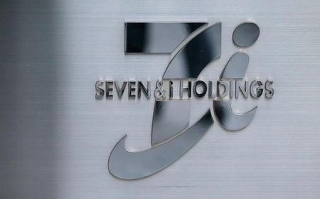 　４月７日、セブン＆アイ・ホールディングスは、２０２３年２月期の連結営業利益が前年比１０．９％増の４３００億円になるとの見通しを発表した。写真はセブン＆アイ・ホールディングスのロゴ。写真は２０１７年１２月、都内で撮影（２０２２年　ロイター/Toru Hanai）