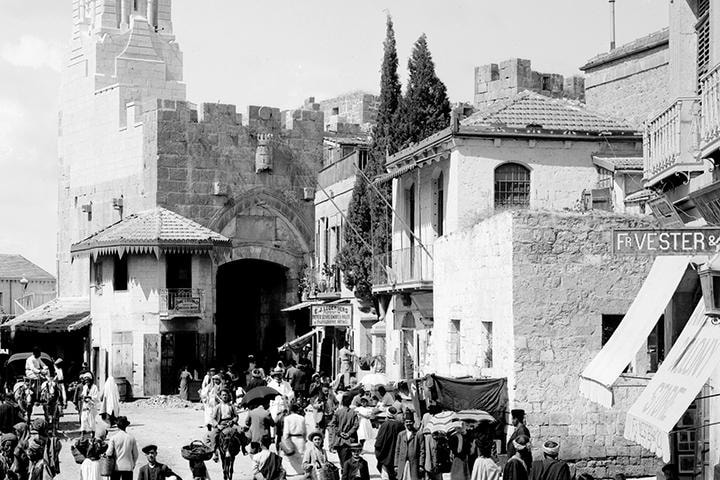 20世紀初頭のヤッフォ門周辺　Public Domain