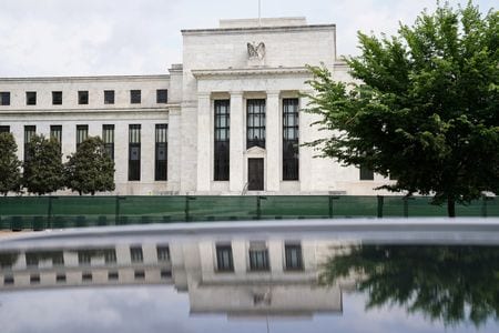 米連邦準備理事会（ＦＲＢ）が２２日に公表した４月３０日─５月１日の連邦公開市場委員会（ＦＯＭＣ）議事要旨で、政策当局者らは直近のインフレ率に失望感を示しながらもインフレ圧力の緩和に確信を持っていたことが分かった。２０２２年６月撮影（２０２４年　ロイター/Sarah Silbiger）