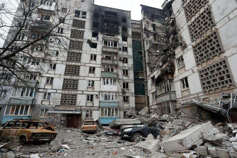 ウクライナ南部マリウポリ市長の報道官は28日、ロシア軍に包囲されて以降、約5000人が死亡したと明らかにした。27日、マリウポリで撮影（2022 年　ロイター／Alexander Ermochenko）