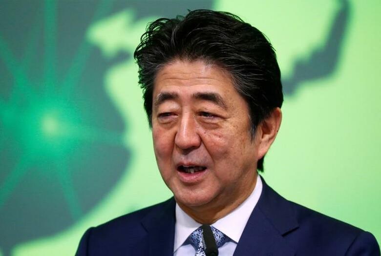 安倍晋三首相（写真）は、韓国の李洛淵首相との会談で、日韓関係が「厳しい状況にあり、このまま放置してはいけない」との認識を示した。写真はブリュッセルで９月撮影（２０１９年　ロイター／Francois Lenoir）