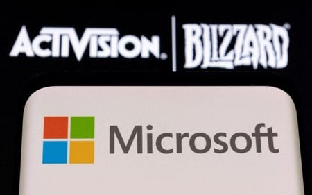 　米マイクロソフトは３０日、ゲーム大手アクティビジョン・ブリザードの買収を承認しない英規制当局を世界の「異端者」だと非難した。写真は両社のロゴ。２０２２年１月撮影（２０２３年　ロイター/Dado Ruvic）