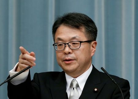 　１２月１５日、自民党の世耕弘成参院幹事長（写真）は定例会見で、菅義偉首相が１４日に表明した観光支援策ＧｏＴｏトラベルの全国一時停止について、「地域の経済や零細飲食業界など、経済的に大きな打撃になるが、やむを得ない」との見方を示した。写真は都内で２０１６年８月撮影（２０２０年　ロイター／Kim Kyung-Hoon）