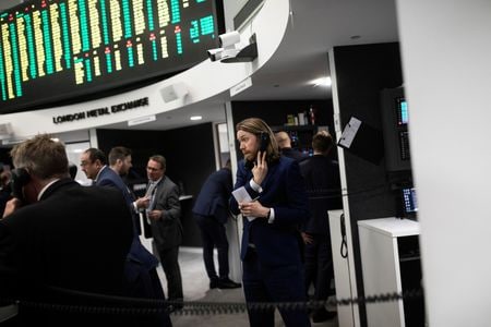 　ロンドン金属取引所（ＬＭＥ）は、３月１８日付でニッケル取引の値幅制限を８％から１２％に拡大すると発表した。２０１８年９月撮影（２０２２年　ロイター/Simon Dawson）