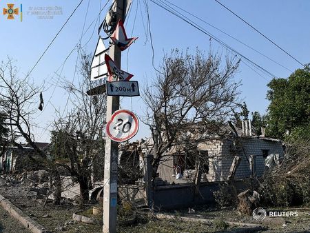 ウクライナのクレバ外相は３０日、ロシア軍の激しい攻撃を受けているウクライナの民間インフラを防衛するため、米国製の地上配備型迎撃ミサイルシステム「パトリオット」が必要と述べた。ミコライウで８月撮影。提供写真（２０２２年　ロイター/SES Ukraine/via REUTERS）