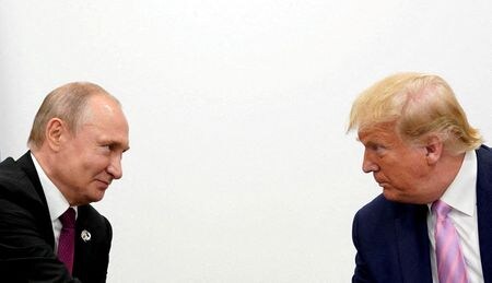 トランプ米大統領とロシアのプーチン大統領は１８日、電話会談を行った。写真は２０１９年６月、大阪で撮影（２０２５年　ロイター/Kevin Lamarque）