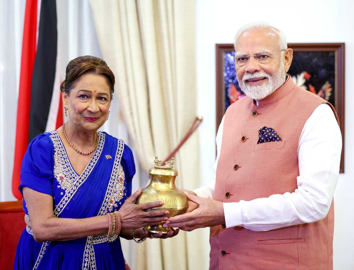 モディ首相も激賞した「ラーシュトラドゥート」とは？…カリブ海を読み替える「インド系住民の記憶」 

by 中村 達 （千葉工業大学准教授） 
「黒い水」のタブーを超えて、19世紀半ばから始まった120万人超の大移動がもたらした思想について。『アステイオン』103号より