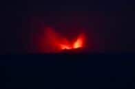 インドネシア火山噴火で8空港が一時閉鎖、乗客約17万人に影響