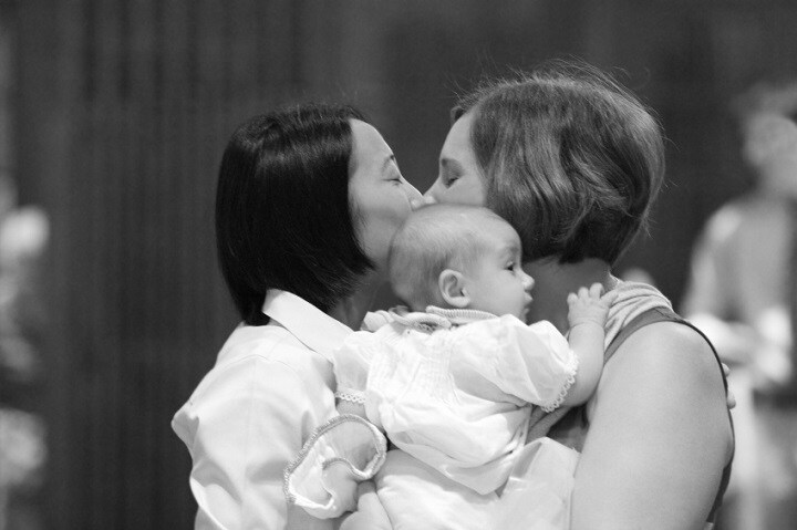 レズビアンの存在感が日本で希薄なのは、伝統的に女性同士の性愛を示す概念、言葉がなかったから（写真は本文と関係ありません）　　flySnow-iStcokphoto.com