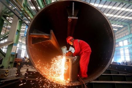 　４月１日、中国政府は、今年の粗鋼生産を減らすため対策を講じると発表、２０１６年から続けてきた余剰生産能力の削減について、全国調査を実施する方針を示した。写真は２０１９年９月四川省で撮影（２０２１年  ロイター）