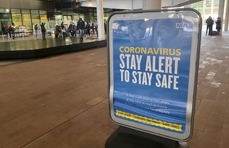　４月８日　英政府は海外渡航を５月１７日に再開できるかどうかを５月初旬に判断すると明らかにした。写真は１月１６日、ロンドンのヒースロー空港で撮影（２０２１年　ロイター/Toby Melville）