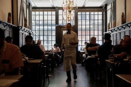 米供給管理協会（ＩＳＭ）が５日発表した８月の非製造業総合指数は５１．５と、前月の５１．４からほぼ横ばいだった。２０２１年８月撮影（２０２４年　ロイター/Andrew Kelly）