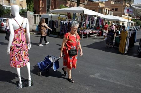 １２月６日、イタリア国立統計研究所（ＩＳＴＡＴ）は、１１月の景気先行指標を踏まえ、イタリア経済は目先、弱い局面が続くとの見通しを示した。ローマで２０１６年８月撮影（２０１９年　ロイター/Max Rossi）