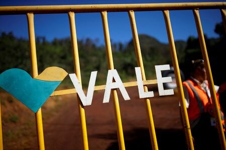 　１０月２６日、ブラジルの資源大手バーレが発表した第３・四半期決算は純利益が前年同期比３６％減少し、２８億４０００万ドルとなった。写真は同社のロゴ。ブラジルのブルマジーニョで２０１９年１月撮影（２０２３年　ロイター／Adriano Machado）