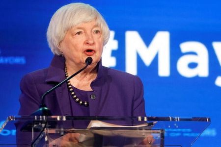 　３月４日、イエレン米財務長官は、バイデン政権の経済目標は米経済の生産能力を拡大するだけではなく、地域や人種間の格差を是正することで成長加速につながるという見解を示した。写真は１月、ワシントンで撮影（２０２２年　ロイター／Jonathan Ernst）