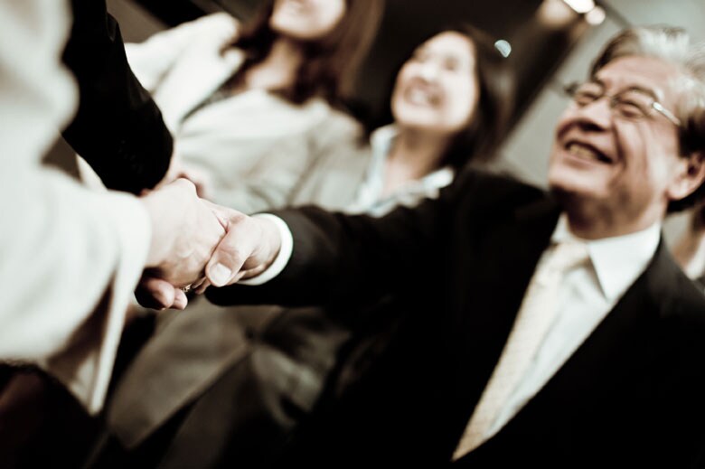 本来なら市場から退出すべき企業が銀行の減免措置や返済猶予によって延命させられると、新しい産業に人が回ってこず経済に悪影響を及ぼす　helenecanada-iStock.