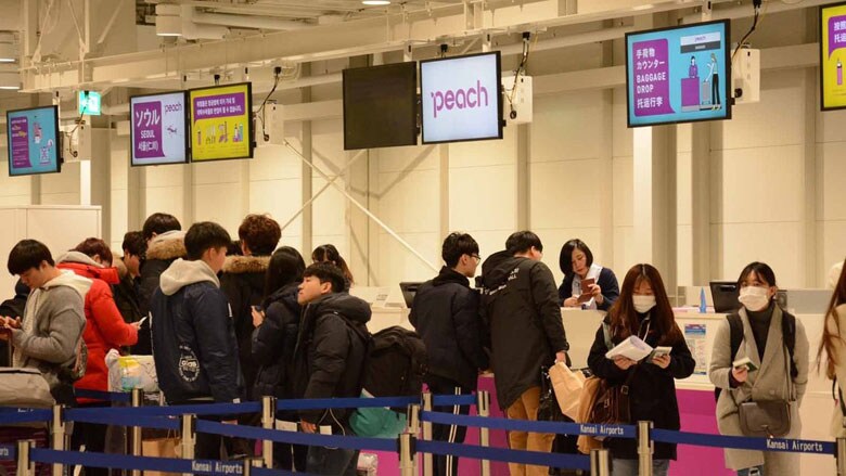 関西国際空港で1月末に開業した新たなLCC専用国際線ターミナルは、韓国や台湾、中国の若者であふれている（記者撮影）