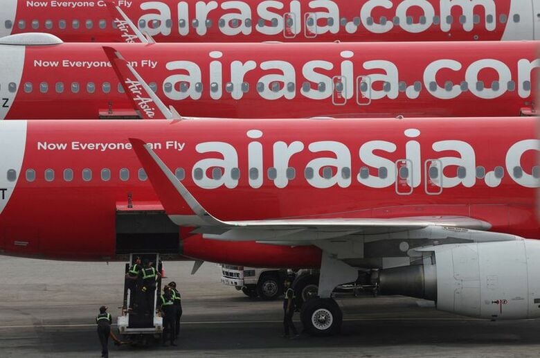 写真はエアアジアの航空機。1月21日、マレーシアのセパンで撮影。REUTERS/Hasnoor Hussain