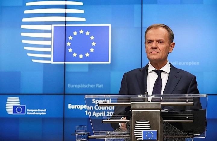 １１日、欧州連合（ＥＵ）はブリュッセルで開いた緊急首脳会議で、英国のＥＵ離脱の再延長で合意した。会見するＥＵのトゥスク大統領。ブリュッセルで撮影（２０１９年　ロイター／Yves Herman）