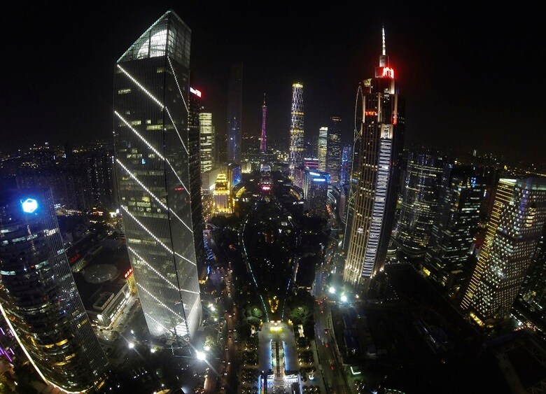 華南地域の中心都市の１つ、広州市の夜景　plavevski/istock.