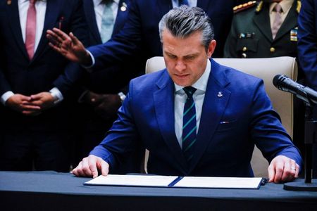 写真はヘグセス国防長官。3月5日、フロリダ州ドラルで撮影。REUTERS/Maria Alejandra Cardona