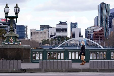 オーストラリアで人口が最も多いニューサウスウェールズ（ＮＳＷ）州で２１日に報告された新型コロナウイルス感染による死者は４６人と、過去最多を更新した。写真は２０２１年７月、メルボルンで撮影（２０２２年　ロイター/Sandra Sanders）