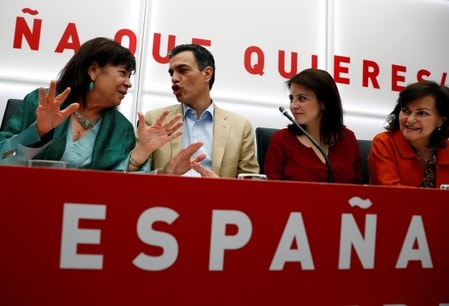 　１０月２８日、世論調査によると、１１月１０日に行われるスペインの再選挙で、サンチェス暫定首相が率いる社会労働党が引き続き第１党となるものの、４月の前回選挙に比べて５議席減らすと予想されている。写真は４月の選挙翌日のサンチェス暫定首相。４月２９日、マドリードで撮影（２０１９年　ロイター/Juan Medina）