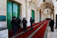 エルサレムのイスラム教礼拝所でイスラエル警察とパレスチナが衝突　報復の軍事攻撃が拡大か