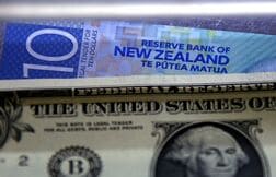 ＮＺドル下落、期待インフレ率が急低下