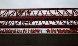 英の次世代高速鉄道、費用最大1030億ポンドに拡大　開業は10年超遅延