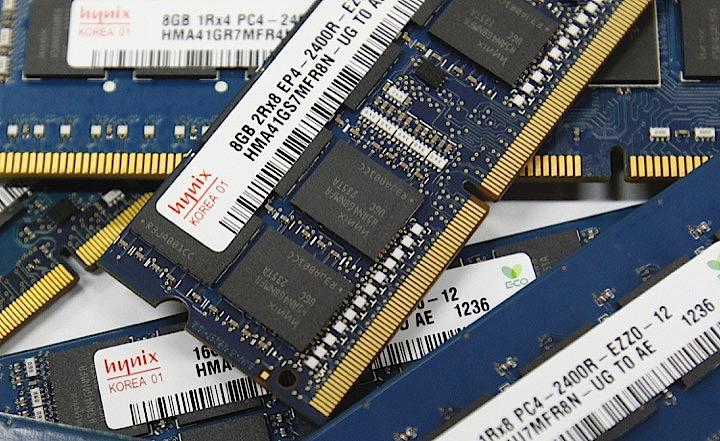 韓国政府が発表した8月の輸出は最大の輸出相手国である中国からの需要の鈍化や、世界的なコンピューターチップ価格の下落で前年比13.6％減となった。写真はSKハイニクスのDRAM。Kim Hong-Ji - REUTERS