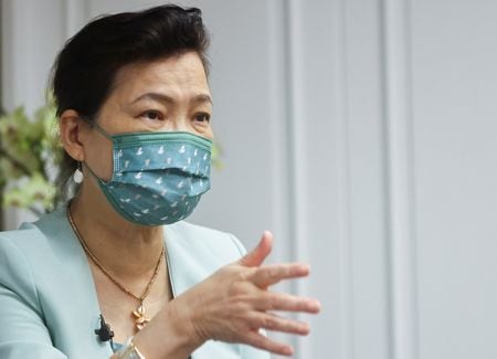 　５月１９日、台湾の王美花経済部長（経済相、写真）は、新型コロナウイルス規制のため中国で操業を停止していた台湾企業の約半数が業務を再開したと述べた。規制の緩和が背景。写真は台湾の首都台北で昨年９月撮影（２０２２年　ロイター／Ann Wang ）