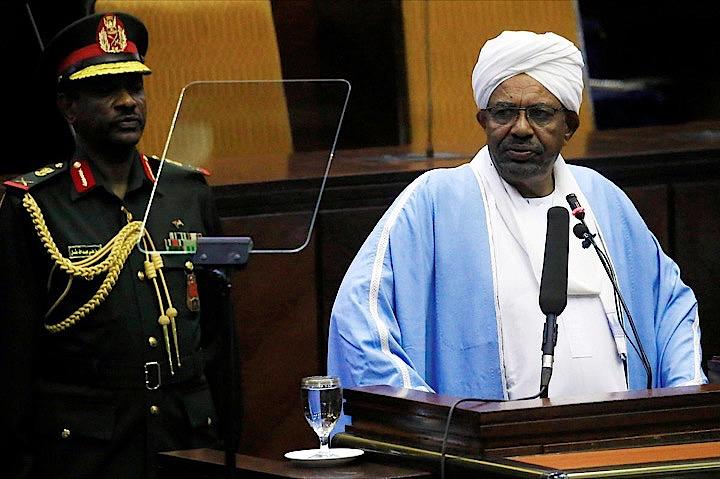 スーダンで30年におよぶ強権支配を敷いたバシル大統領（75）が、軍部のクーデターで失脚した。4月1日撮影（2019年　ロイター/Mohamed Nureldin Abdallah）