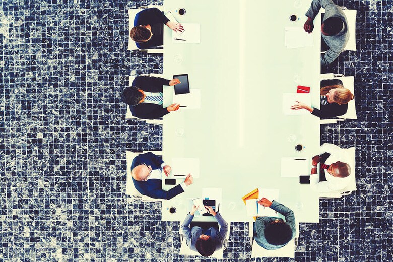 縮む「CEO直下のCスイート」──CMO消滅の波が示す「経営トップ層の大再編」　RAWPIXEL.COM/SHUTTERSTOCK