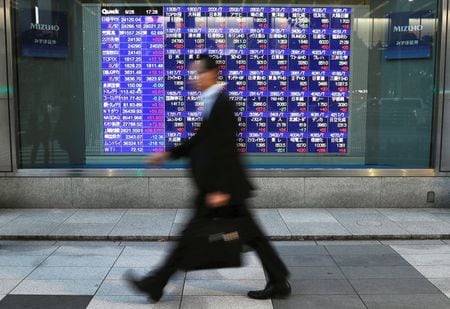 　１月９日、寄り付きの東京株式市場で、日経平均は前営業日比３２５円５３銭高の２万３５３０円２９銭となり、急反発してスタート。写真は都内で２０１８年９月撮影（２０２０年　ロイター/Toru Hanai）