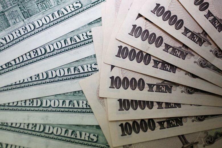 3月12日、正午のドルは前日NY市場終盤から下落した103円前半。写真は都内で2010年9月撮影（2020年　ロイター／Yuriko Nakao）