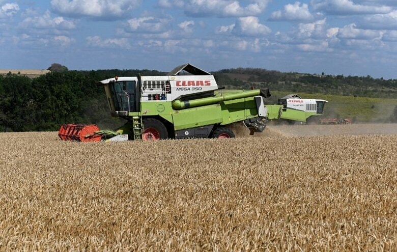 小麦の収穫風景。ロストフ州チェルトコフスキー地区で撮影。REUTERS/Sergey Pivovarov