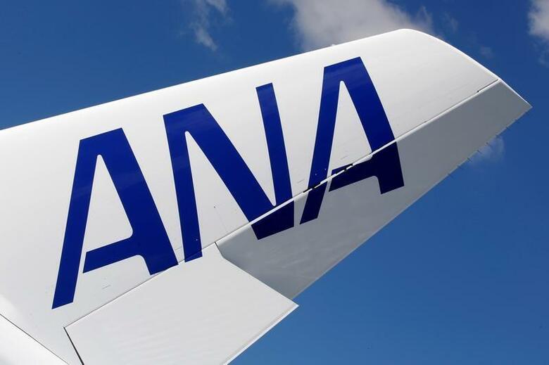 ANAホールディングス傘下の全日本空輸（ANA）は、全社員の3割に当たる5000人の客室乗務員を対象に1人当たり数日程度、一時帰休させることを労働組合側に提案したと明らかにした。写真は2019年3月、フランスのトゥールーズ近郊のエアバス関連施設で撮影（2020年　ロイター／Regis Duvignau）
