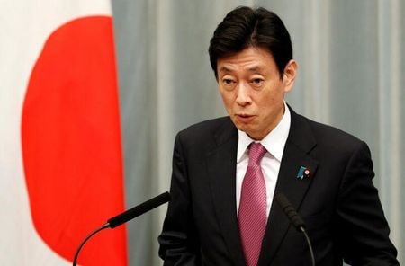 　１１月１５日、    政府が公表した議事要旨によると、９日に開かれた第３回防衛力・有識者会議で西村康稔経産相が（写真）、防衛費増強の財源としての増税について慎重な意見を述べていたことが分かった。写真は、都内で記者会見する西村氏。2020年9月16日に撮影。（2022年　ロイター／Kim Kyung-Hoon）