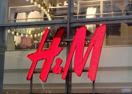 　５月１７日、Ｈ＆Ｍは、ミャンマーのサプライヤーに対して徐々に新規発注を再開していると明らかにした。リガで昨年１月撮影（２０２１年　ロイター／Ints Kalnins）