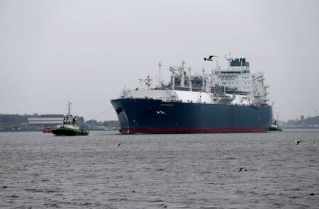 　１２月７日、米国と英国は、エネルギー分野における連携策を発表した。英国向けの液化天然ガス（ＬＮＧ）輸出を高水準で維持し、エネルギー効率を高めるために協力する。写真は２０１４年、リトアニアのクライペダ港で撮影（２０２２年　ロイター/Ints Kalnins）