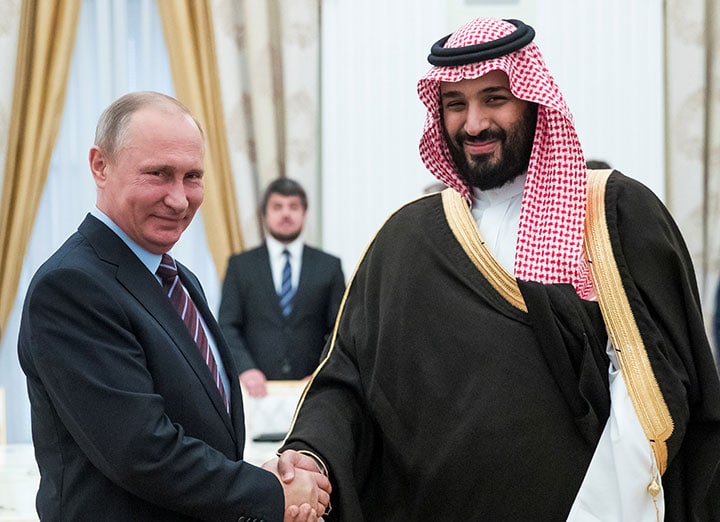 31歳のサルマン新皇太子（写真右）　Pavel Golovkin-REUTERS