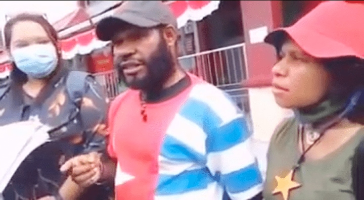 釈放されたアグス氏は今後も運動を継続する強い意志を表明した　Nayak Papua / YouTube