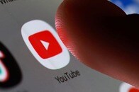YouTubeが豪SNS利用年齢制限に従う方針、政府の方針転換受け