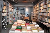 副店長は「AIのクラゲ」...IT企業が開いた「町の小さな書店」が話題に　その「納得の理由」とは